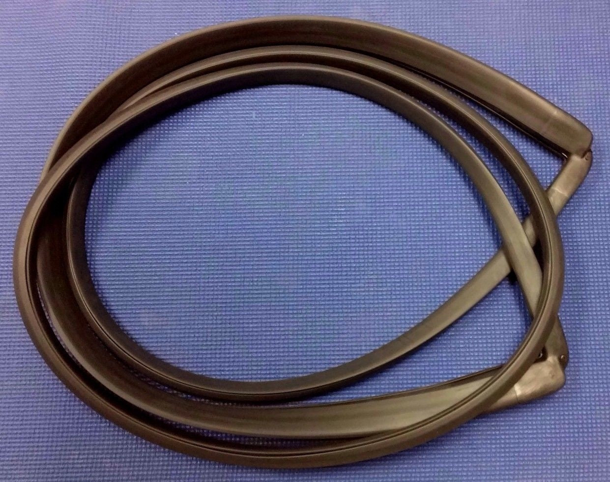 1968 - 1969 PLYMOUTH BARRACUDA FASTBACK REAR WINDOW RUBBER SEAL TOP QUAILTY NEW