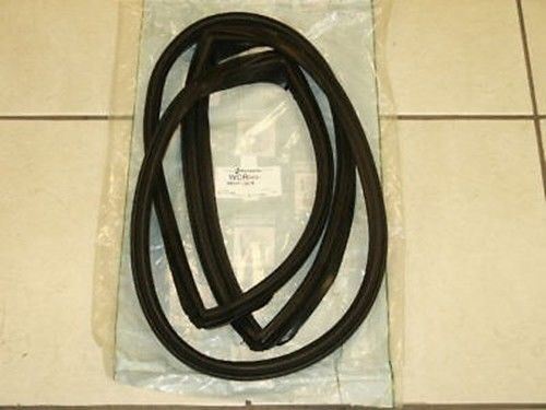 1968-1976 DODGE DART PLYMOUTH VALIANT 2/4 DR SEDAN WINDSHIELD RUBBER SEAL IN STK