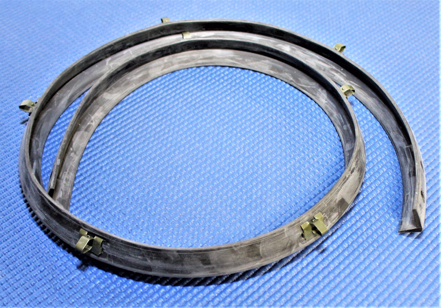 1965 1966 FORD MUSTANG HOOD TO COWL SEAL WITH CLIPS