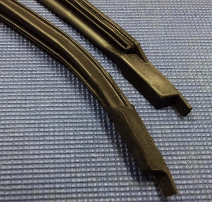 1967 1968 CHEVROLET IMPALA 2DR HARDTOP MOLDED RUBBER ROOF RAIL WEATHER SEAL SET