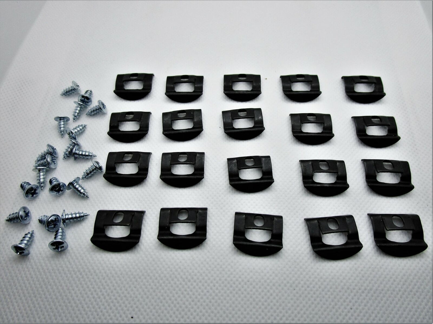 1968-1970 DODGE CORONET PLYMOUTH ROAD RUNNER HRDTOP REAR WINDOW MOLDING CLIP KIT