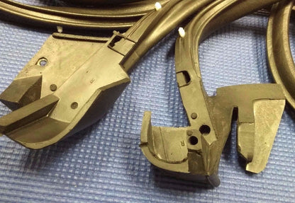 1969-1972 BUICK SKYLARK PONTIAC GRAND PRIX DOOR RUBBER WEATHER SEAL SET W/ CLIPS