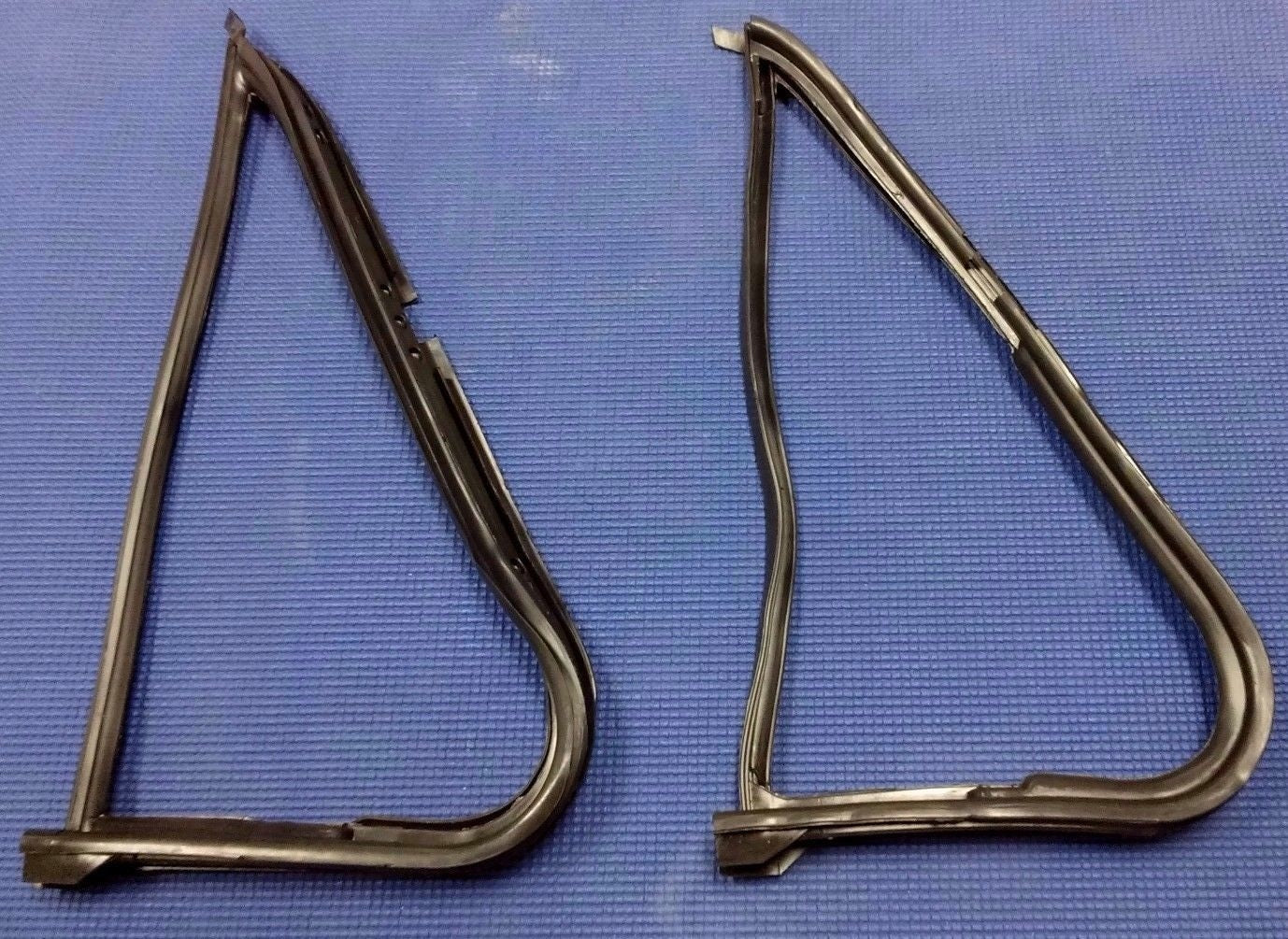 1973 - 1979 FORD PICK-UP F-SERIES DOOR VENT WINDOW BLACK  RUBBER SEAL SET NEW