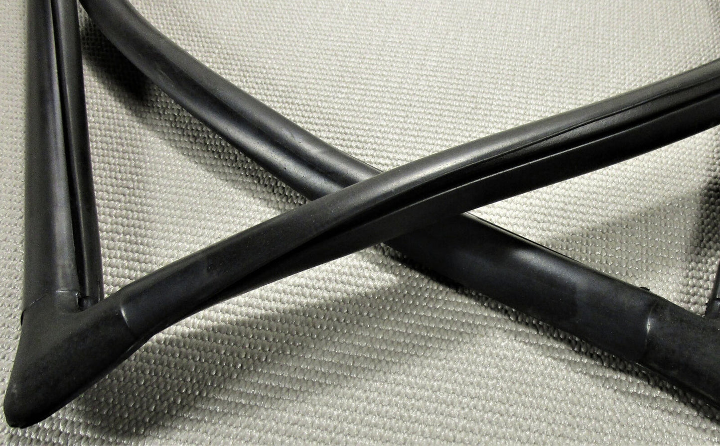 1982-1993 CHEVROLET S10 GMC S15 PICKUP TRUCK REAR WINDOW BLK RUBBER SEAL GASKET CLOSE UP