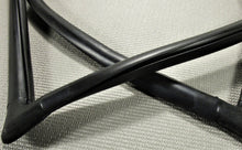 1982-1993 CHEVROLET S10 GMC S15 PICKUP TRUCK REAR WINDOW BLK RUBBER SEAL GASKET CLOSE UP