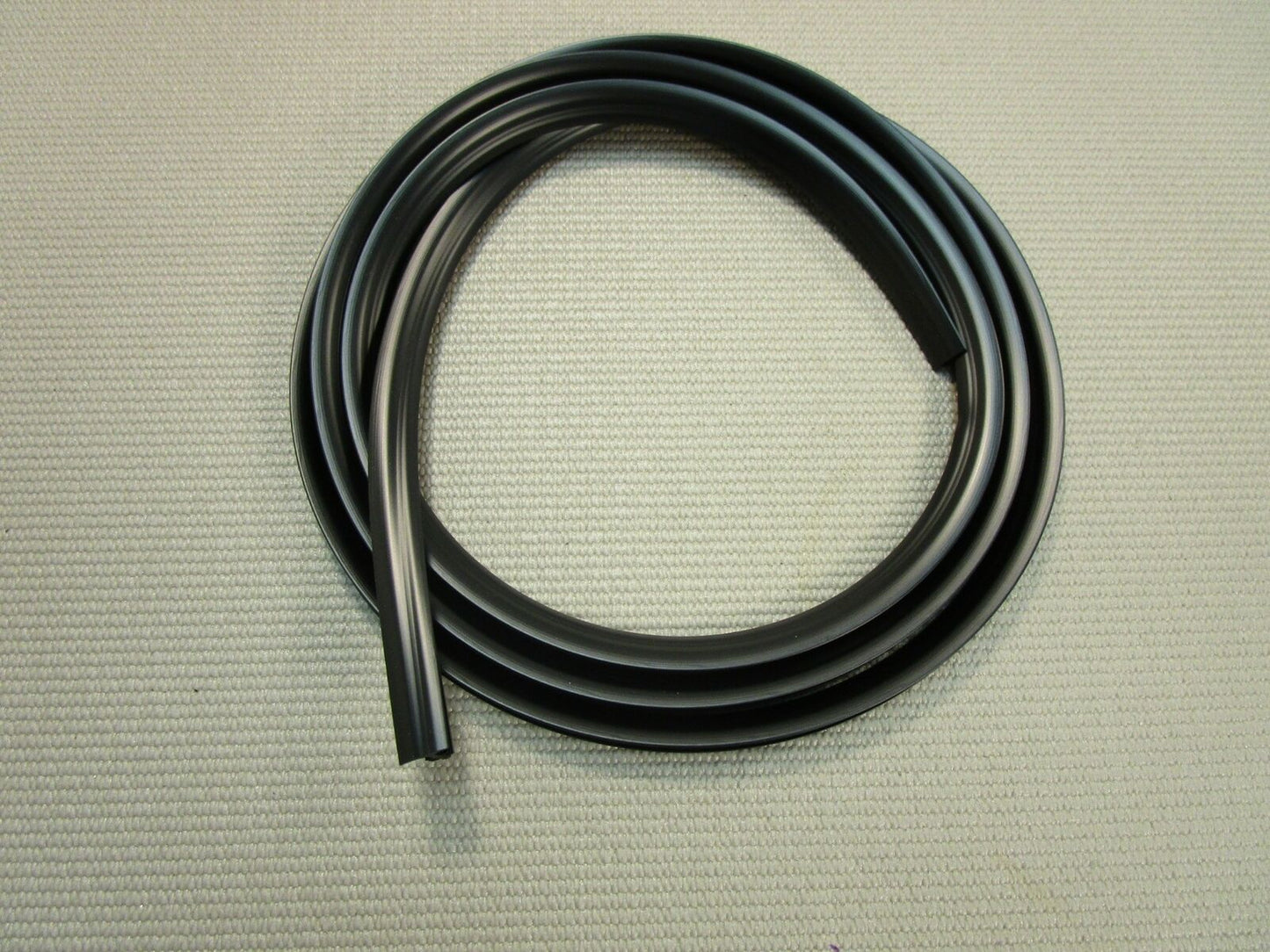 1982-1993 CHEVROLET S10 P-UP BLAZER GMC S15 WINDSHIELD BLACK RUBBER MOLDING KIT