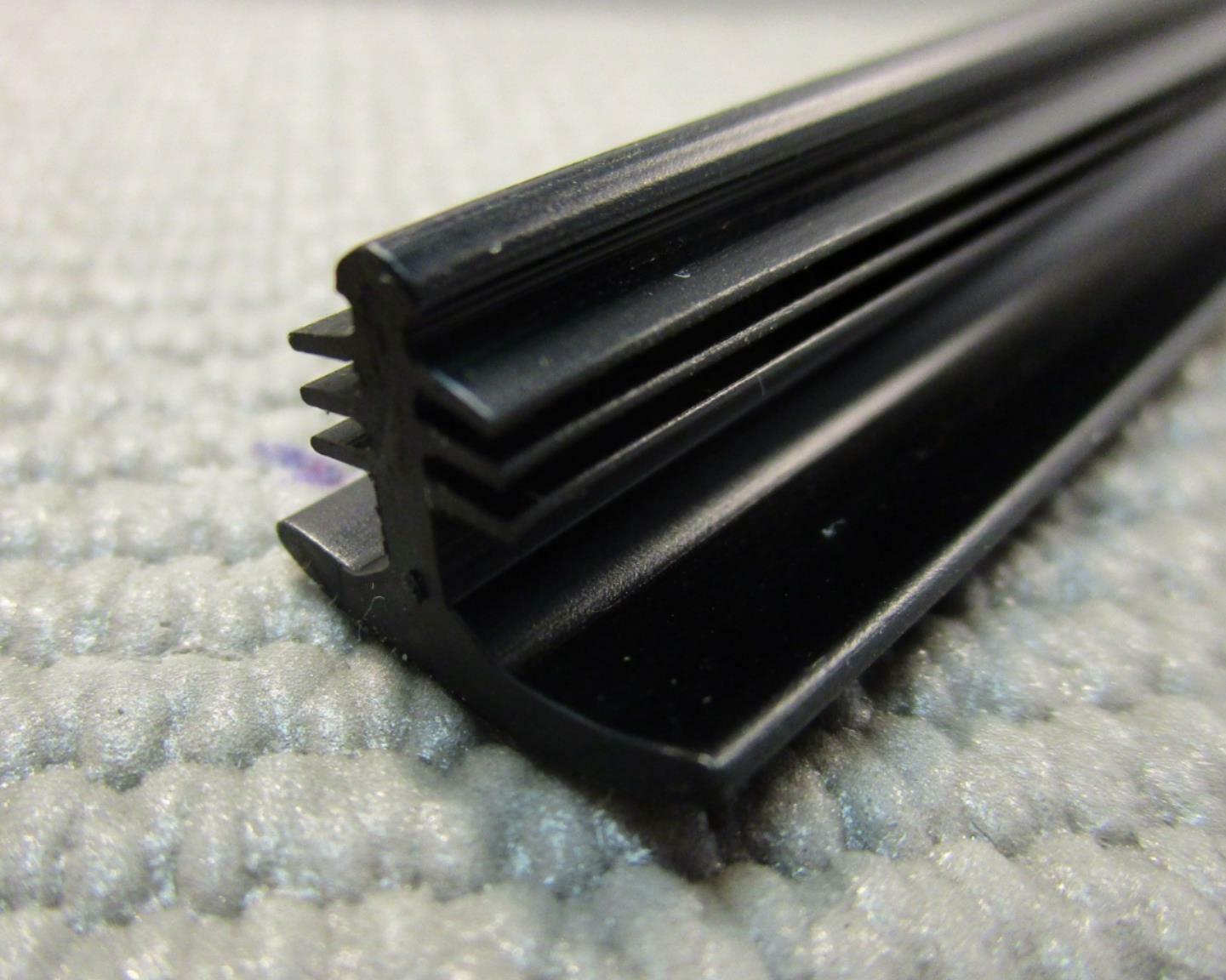 1982-1993 CHEVROLET S10 P-UP BLAZER GMC S15 WINDSHIELD BLACK RUBBER MOLDING KIT