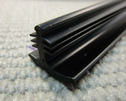 1982-1993 CHEVROLET S10 P-UP BLAZER GMC S15 WINDSHIELD BLACK RUBBER MOLDING KIT