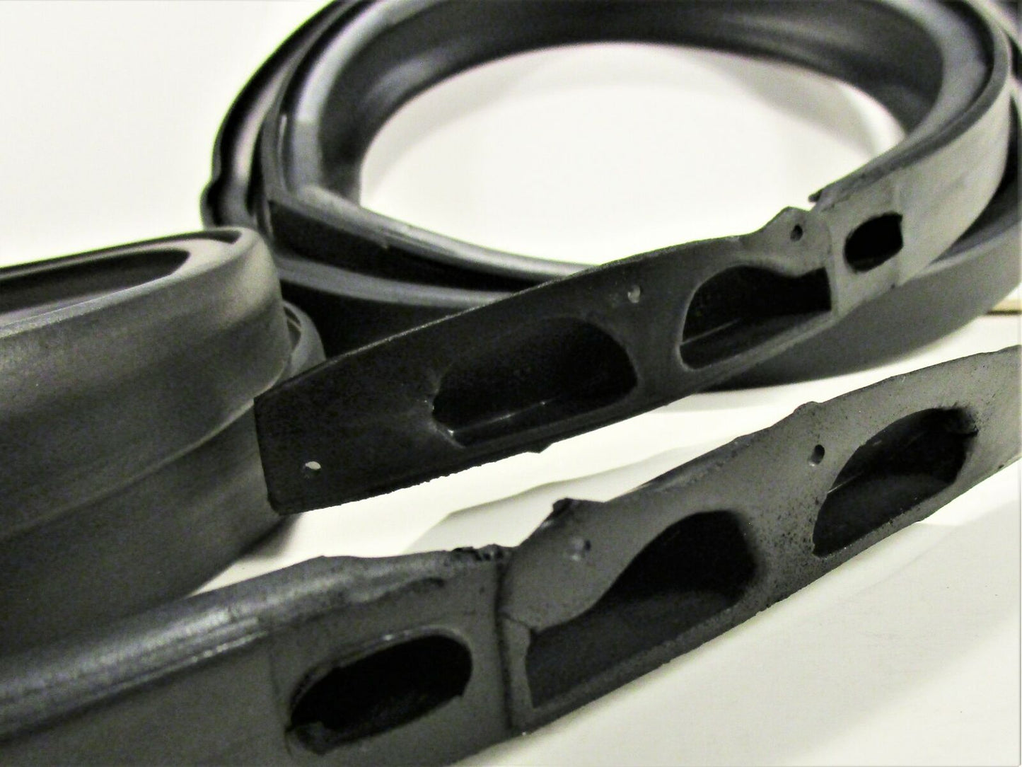 1969-1972 CHEVROLET CHEVY CHEVELLE MONTE CARLO LEMANS RUBBER ROOF RAIL SEAL SET
