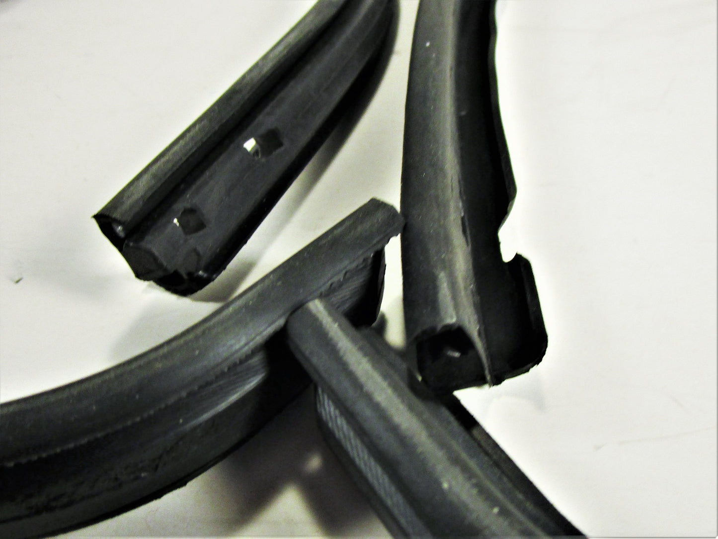 1973-1979 FORD PICK-UP 1978 1979 BRONCO DOOR VENT WINDOW RUBBER SEAL SET NEW