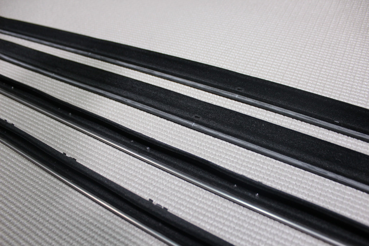 1973-1976 DODGE DART SWINGER OUTER WINDOW FELT RUBBER 4PC REPLACEMENT SET