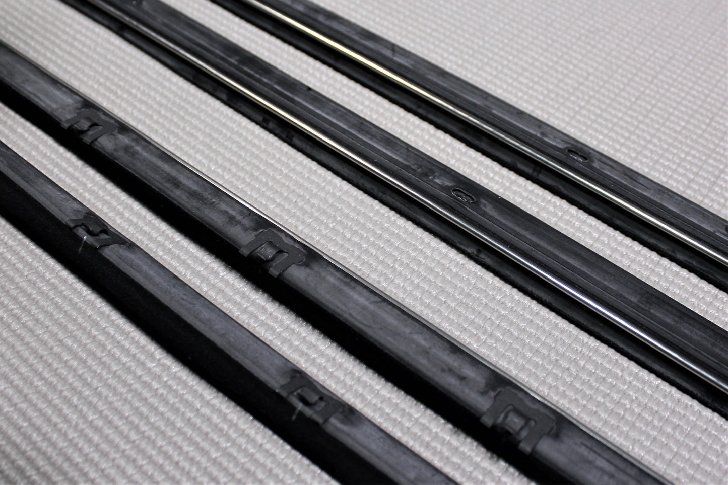 1973-1976 DODGE DART SWINGER OUTER WINDOW FELT RUBBER 4PC REPLACEMENT SET