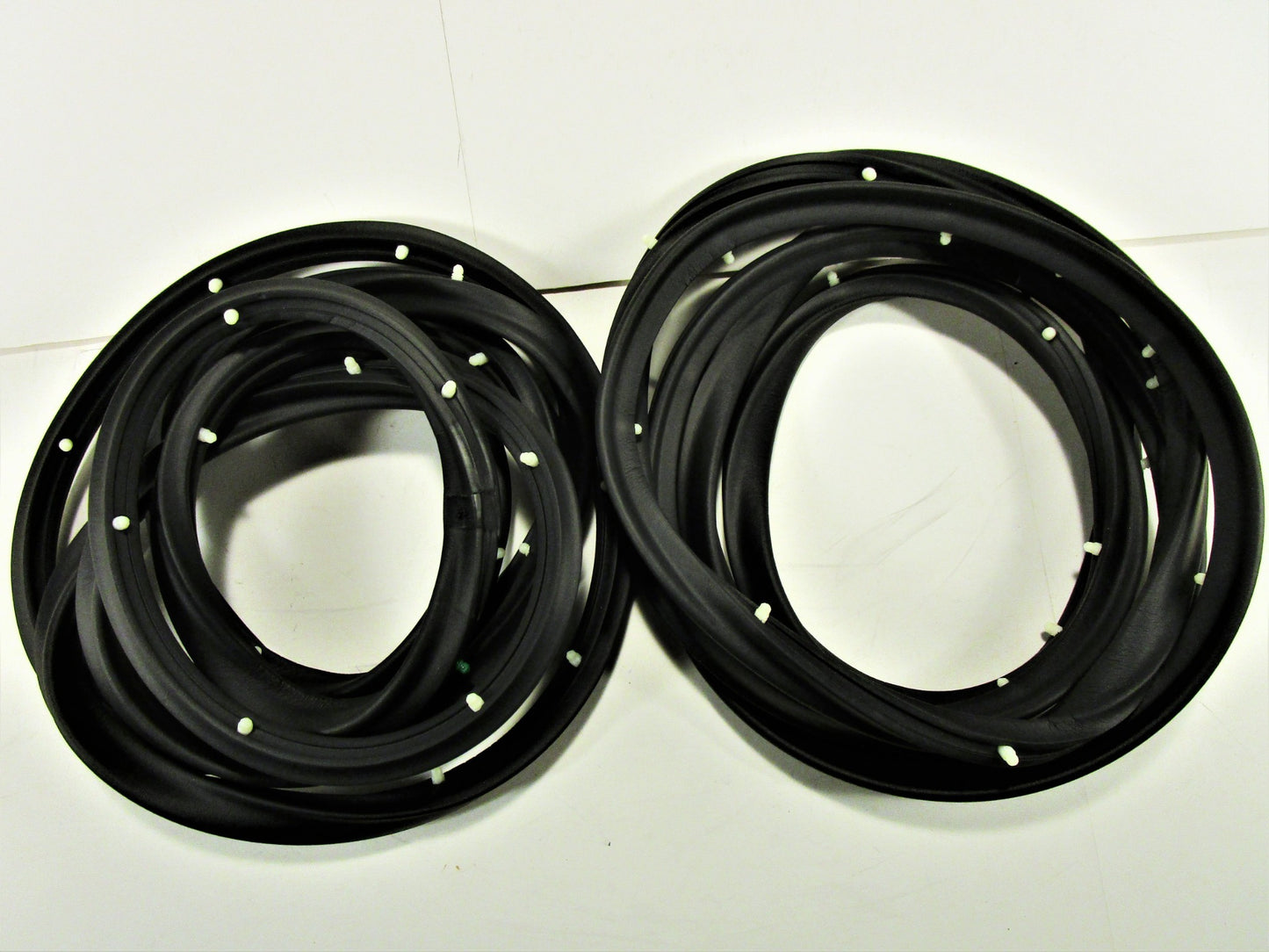 1965 1966 CHEVROLET CADILLAC 4 DOOR SEDAN FRONT RUBBER DOOR WEATHER SEAL SET